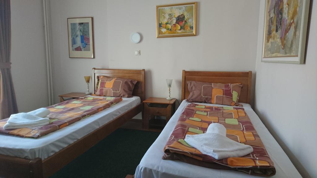 Hostel Bimbo Skopje Bagian luar foto