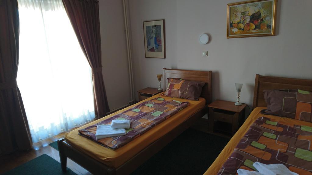 Hostel Bimbo Skopje Bagian luar foto