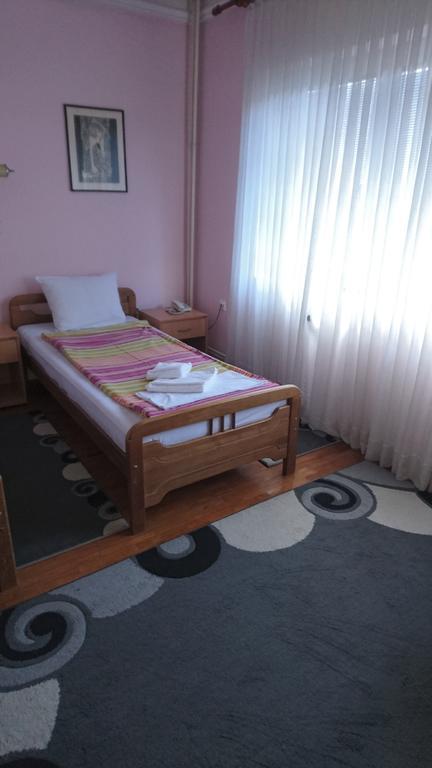 Hostel Bimbo Skopje Bagian luar foto