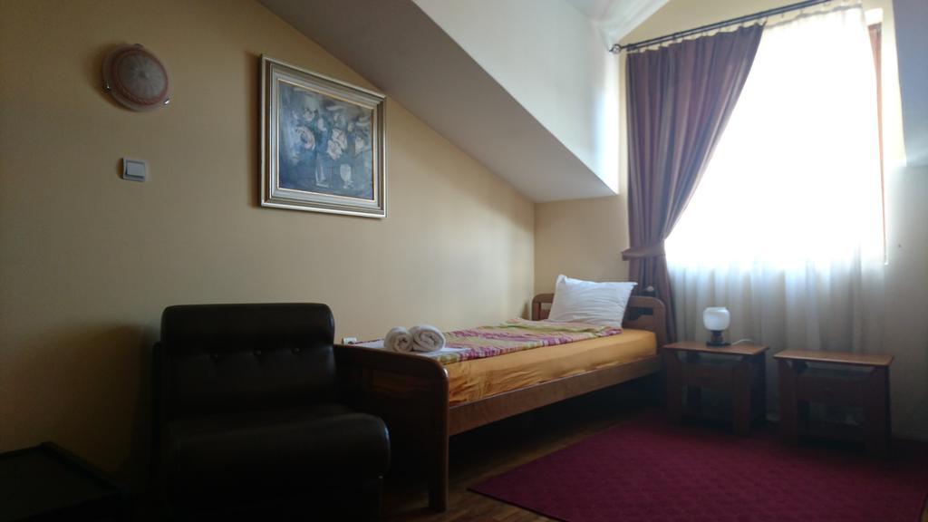 Hostel Bimbo Skopje Bagian luar foto