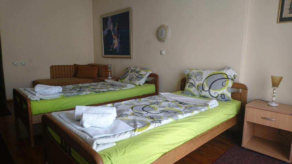 Hostel Bimbo Skopje Bagian luar foto